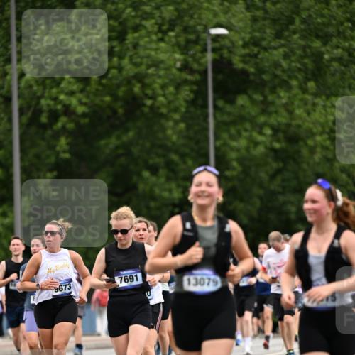 29.06.2025 - hella hamburg halbmarathon Dr. Thomas Lammeyer http://msf.ph/oto/8439197 29.06.2025 10:56:28 Kennedybrücke 1978, 1997, 3934, 4087, 4273, 4815, 5291, 5394, 5534, 6406, 6456, 6885, 6961, 7691, 7841, 8194, 8196, 8672, 9068, 9070, 9220, 9460, 9462, 9582, 9583, 9590, 9594, 9673, 9730, 10296, 10342, 10496, 10830, 10928, 11084, 11126, 11127, 11375 meine-sportfotos.de