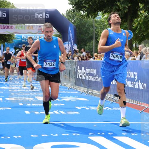 29.06.2025 - hella hamburg halbmarathon Strokosch-Dieckow http://msf.ph/oto/8439221 29.06.2025 10:41:22 Ziel 1570, 2797, 3204, 4303, 4893, 5987, 6771, 7432, 7774, 7796, 10783, 13876, 14555, 16816, 17159, 17882, 18412, 18509, 18573, 18764 meine-sportfotos.de