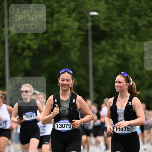 29.06.2025 - hella hamburg halbmarathon Dr. Thomas Lammeyer http://msf.ph/oto/8439230 29.06.2025 10:56:29 Kennedybrücke 1978, 1997, 3140, 3934, 4087, 4273, 4815, 5291, 5534, 6406, 6456, 6885, 6961, 6985, 7691, 7841, 8194, 8196, 8672, 9068, 9070, 9220, 9460, 9462, 9582, 9583, 9590, 9594, 9673, 9730, 10296, 10342, 10496, 10830, 10928, 11084, 11126, 11127, 11375 meine-sportfotos.de