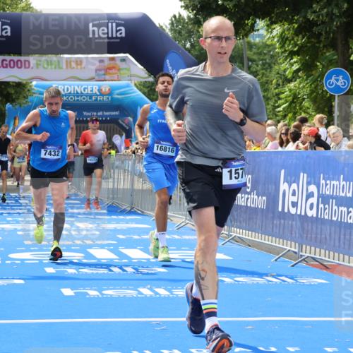 29.06.2025 - hella hamburg halbmarathon Strokosch-Dieckow http://msf.ph/oto/8439242 29.06.2025 10:41:21 Ziel 1570, 2797, 3204, 4303, 4893, 5387, 6771, 6901, 7432, 7774, 7796, 9711, 10783, 12434, 13876, 14555, 16816, 17882, 18412, 18509, 18573, 18764 meine-sportfotos.de
