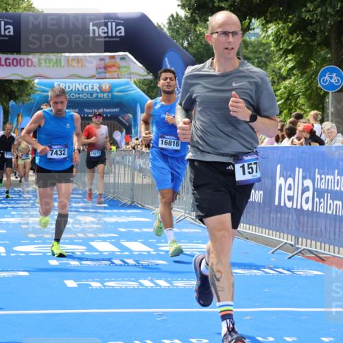 29.06.2025 - hella hamburg halbmarathon Strokosch-Dieckow http://msf.ph/oto/8439259 29.06.2025 10:41:21 Ziel 1570, 2797, 3204, 4303, 4893, 5387, 6771, 6901, 7432, 7774, 7796, 9711, 10783, 12434, 13876, 14555, 16816, 17882, 18412, 18509, 18573, 18764 meine-sportfotos.de