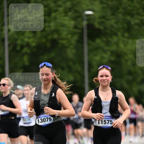 29.06.2025 - hella hamburg halbmarathon Dr. Thomas Lammeyer http://msf.ph/oto/8439260 29.06.2025 10:56:29 Kennedybrücke 1978, 1997, 3140, 3934, 4087, 4273, 4815, 5291, 5534, 6406, 6456, 6885, 6961, 6985, 7691, 7841, 8194, 8196, 8672, 9068, 9070, 9220, 9460, 9462, 9582, 9583, 9590, 9594, 9673, 9730, 10296, 10342, 10496, 10830, 10928, 11084, 11126, 11127, 11375 meine-sportfotos.de
