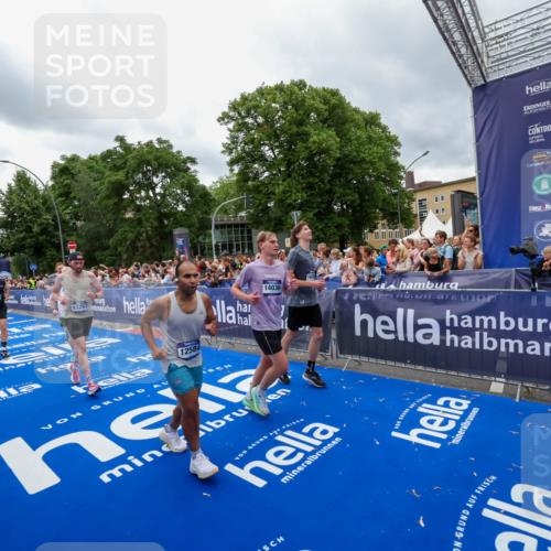 29.06.2025 - hella hamburg halbmarathon Zöllner http://msf.ph/oto/8439266 29.06.2025 10:55:38 Ziel 1120, 2955, 2982, 3037, 8573, 11039, 11554, 11568, 12196, 12515, 12544, 12584, 13267, 14036, 14592, 15896, 16110, 16334, 17615, 18064 meine-sportfotos.de