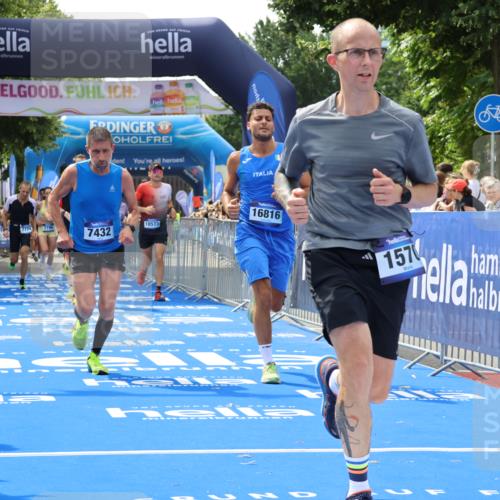 29.06.2025 - hella hamburg halbmarathon Strokosch-Dieckow http://msf.ph/oto/8439276 29.06.2025 10:41:21 Ziel 1570, 2797, 3204, 4303, 4893, 5387, 6771, 6901, 7432, 7774, 7796, 9711, 10783, 12434, 13876, 14555, 16816, 17882, 18412, 18509, 18573, 18764 meine-sportfotos.de