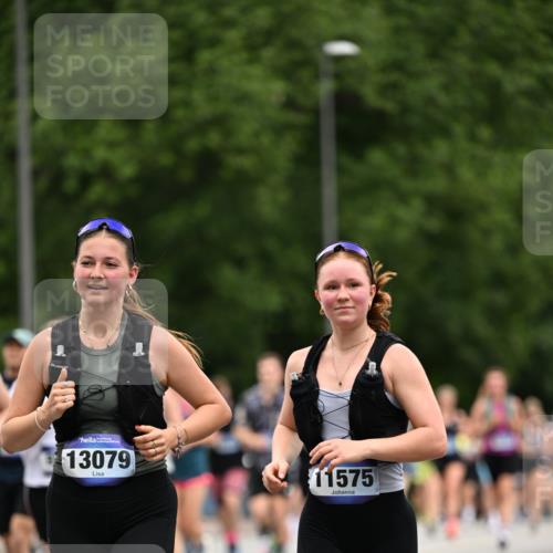 29.06.2025 - hella hamburg halbmarathon Dr. Thomas Lammeyer http://msf.ph/oto/8439290 29.06.2025 10:56:29 Kennedybrücke 1978, 1997, 3140, 3934, 4087, 4273, 4815, 5291, 5534, 6406, 6456, 6885, 6961, 6985, 7691, 7841, 8194, 8196, 8672, 9068, 9070, 9220, 9460, 9462, 9582, 9583, 9590, 9594, 9673, 9730, 10296, 10342, 10496, 10830, 10928, 11084, 11126, 11127, 11375 meine-sportfotos.de