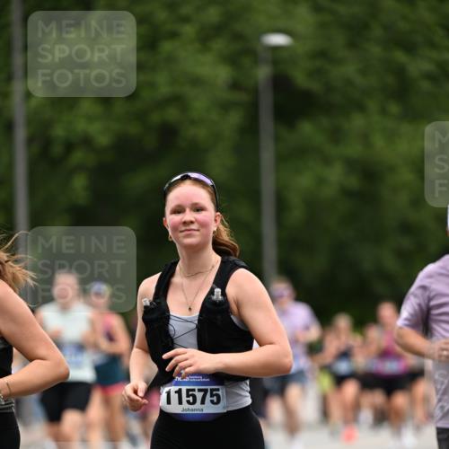 29.06.2025 - hella hamburg halbmarathon Dr. Thomas Lammeyer http://msf.ph/oto/8439323 29.06.2025 10:56:30 Kennedybrücke 1978, 1997, 3140, 3934, 4087, 4273, 4815, 5291, 5534, 6406, 6456, 6885, 6961, 6985, 7691, 7841, 8194, 8196, 8672, 9068, 9070, 9220, 9460, 9582, 9583, 9590, 9594, 9673, 9730, 10296, 10342, 10496, 10928, 11084, 11126, 11127, 11375 meine-sportfotos.de