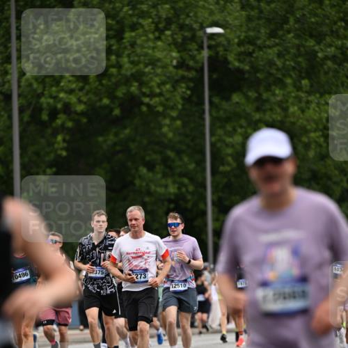 29.06.2025 - hella hamburg halbmarathon Dr. Thomas Lammeyer http://msf.ph/oto/8439376 29.06.2025 10:56:31 Kennedybrücke 1978, 1997, 3140, 3934, 4087, 4273, 4815, 5291, 5534, 6406, 6456, 6885, 6961, 6985, 7691, 7841, 8194, 8196, 8672, 9068, 9070, 9220, 9460, 9582, 9583, 9590, 9594, 9673, 9730, 10296, 10342, 10496, 10928, 11084, 11126, 11127, 11375 meine-sportfotos.de