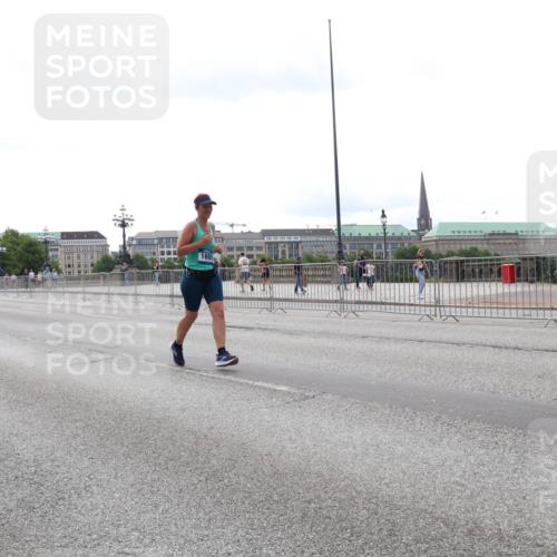 29.06.2025 - hella hamburg halbmarathon Lena Gebhardt http://msf.ph/oto/8439419 29.06.2025 10:29:09 Lombardsbrücke 2688, 1230, 1518, 1557, 1869, 2688, 3179, 3311, 3717, 4161, 4362, 4373, 4700, 4834, 4982, 5167, 5249, 5250, 6345, 6725, 7169, 7449, 8048, 8812, 9714, 10068, 10198, 10641, 10808, 11792, 11803, 11989, 12099, 12404, 12442, 12958, 13090, 14205, 14644, 15143, 15256, 15452, 15453, 15952, 15955, 16643, 16673, 16676, 18298, 18299, 18414 meine-sportfotos.de
