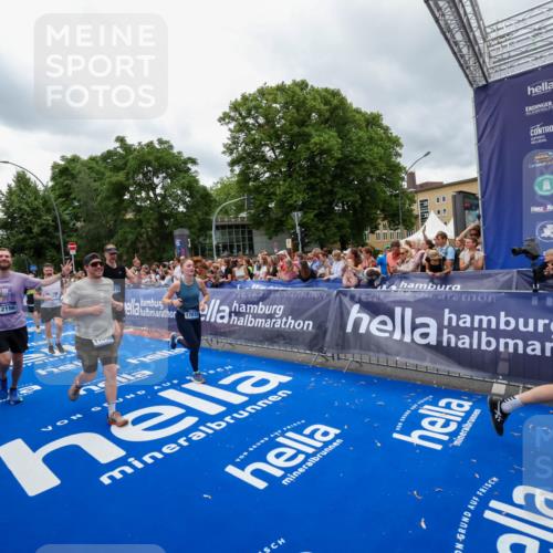 29.06.2025 - hella hamburg halbmarathon Zöllner http://msf.ph/oto/8439437 29.06.2025 10:55:41 Ziel 1120, 1143, 1834, 2955, 2982, 3037, 4897, 8255, 8573, 8618, 10212, 11039, 11554, 11568, 12196, 12515, 12544, 14909, 15896, 16110, 17615, 18064 meine-sportfotos.de