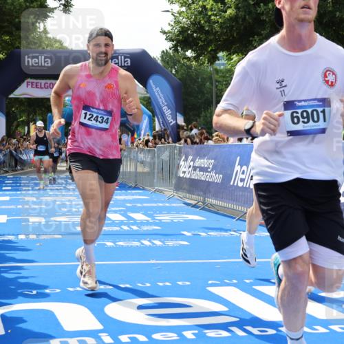29.06.2025 - hella hamburg halbmarathon Strokosch-Dieckow http://msf.ph/oto/8439444 29.06.2025 10:41:16 Ziel 1570, 3332, 4205, 4303, 5387, 6771, 6901, 7432, 8122, 9711, 10375, 10783, 12434, 12895, 13876, 16816, 17834, 18509, 18764 meine-sportfotos.de