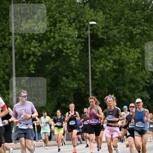 29.06.2025 - hella hamburg halbmarathon Dr. Thomas Lammeyer http://msf.ph/oto/8439471 29.06.2025 10:56:34 Kennedybrücke 1369, 1978, 1997, 3140, 3934, 4087, 4273, 4815, 5291, 6406, 6456, 6885, 6961, 6985, 7691, 7737, 7841, 8194, 8196, 8672, 9068, 9070, 9220, 9460, 9582, 9583, 9594, 9673, 9730, 10296, 10342, 10496, 10928, 11084, 11126, 11127, 11297, 11375 meine-sportfotos.de