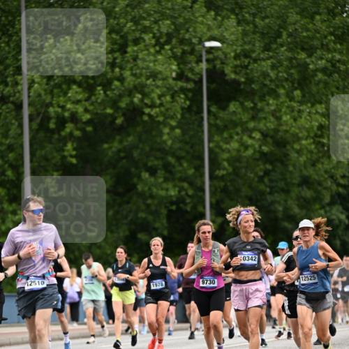 29.06.2025 - hella hamburg halbmarathon Dr. Thomas Lammeyer http://msf.ph/oto/8439487 29.06.2025 10:56:34 Kennedybrücke 1369, 1978, 1997, 3140, 3934, 4087, 4273, 4815, 5291, 6406, 6456, 6885, 6961, 6985, 7691, 7737, 7841, 8194, 8196, 8672, 9068, 9070, 9220, 9460, 9582, 9583, 9594, 9673, 9730, 10296, 10342, 10496, 10928, 11084, 11126, 11127, 11297, 11375 meine-sportfotos.de