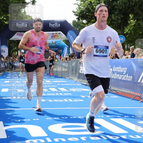 29.06.2025 - hella hamburg halbmarathon Strokosch-Dieckow http://msf.ph/oto/8439488 29.06.2025 10:41:16 Ziel 1570, 3332, 4205, 4303, 5387, 6771, 6901, 7432, 8122, 9711, 10375, 10783, 12434, 12895, 13876, 16816, 17834, 18509, 18764 meine-sportfotos.de