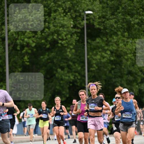 29.06.2025 - hella hamburg halbmarathon Dr. Thomas Lammeyer http://msf.ph/oto/8439495 29.06.2025 10:56:34 Kennedybrücke 1369, 1978, 1997, 3140, 3934, 4087, 4273, 4815, 5291, 6406, 6456, 6885, 6961, 6985, 7691, 7737, 7841, 8194, 8196, 8672, 9068, 9070, 9220, 9460, 9582, 9583, 9594, 9673, 9730, 10296, 10342, 10496, 10928, 11084, 11126, 11127, 11297, 11375 meine-sportfotos.de