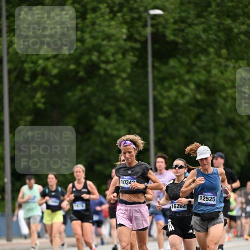 29.06.2025 - hella hamburg halbmarathon Dr. Thomas Lammeyer http://msf.ph/oto/8439524 29.06.2025 10:56:35 Kennedybrücke 1369, 1978, 1997, 3140, 3934, 4087, 4273, 4815, 5262, 5291, 6406, 6456, 6885, 6961, 6985, 7691, 7737, 7841, 8194, 8196, 8672, 9068, 9070, 9220, 9582, 9583, 9594, 9673, 9730, 10296, 10342, 10496, 10928, 11084, 11126, 11127, 11297, 11375 meine-sportfotos.de