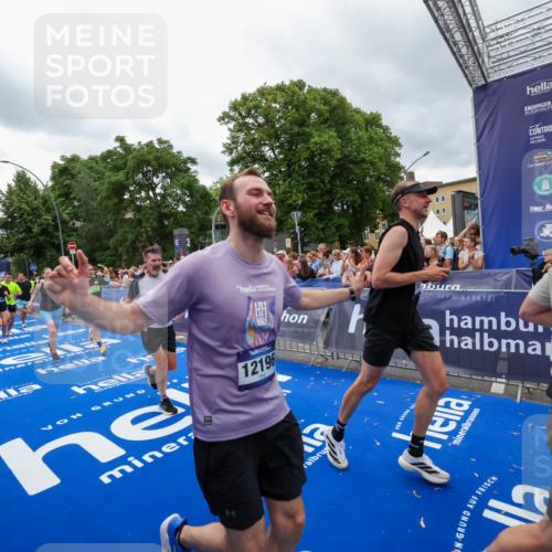 29.06.2025 - hella hamburg halbmarathon Zöllner http://msf.ph/oto/8439539 29.06.2025 10:55:43 Ziel 1120, 1143, 1834, 2955, 2982, 3037, 4897, 6924, 8255, 8618, 10212, 11039, 11568, 12196, 12483, 12515, 14909, 15896, 16110, 17615, 18064, 18190 meine-sportfotos.de