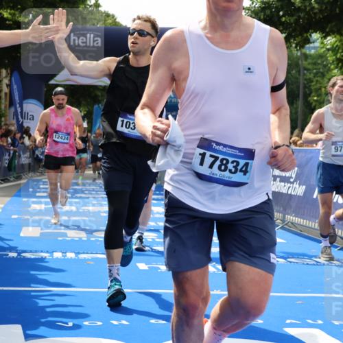 29.06.2025 - hella hamburg halbmarathon Strokosch-Dieckow http://msf.ph/oto/8439542 29.06.2025 10:41:14 Ziel 1570, 3332, 3618, 4205, 4303, 4380, 5387, 5709, 6771, 6901, 7432, 8122, 9659, 9711, 10375, 12434, 12895, 13876, 16816, 17834, 18764 meine-sportfotos.de