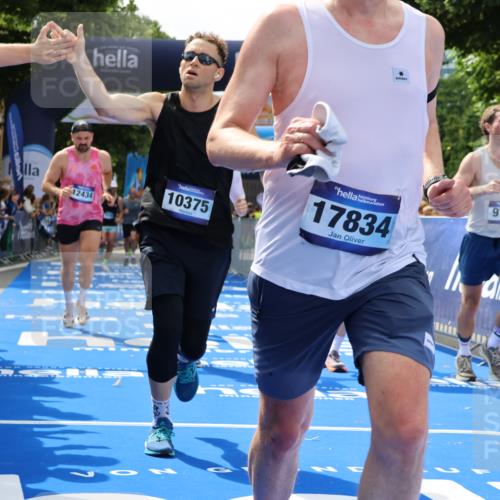 29.06.2025 - hella hamburg halbmarathon Strokosch-Dieckow http://msf.ph/oto/8439560 29.06.2025 10:41:14 Ziel 1570, 3332, 3618, 4205, 4303, 4380, 5387, 5709, 6771, 6901, 7432, 8122, 9659, 9711, 10375, 12434, 12895, 13876, 16816, 17834, 18764 meine-sportfotos.de