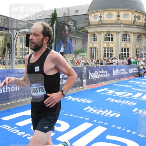 29.06.2025 - hella hamburg halbmarathon Michael Strokosch http://msf.ph/oto/8439594 29.06.2025 10:23:29 Ziel 35, 52, 9385, 17771, 19078 meine-sportfotos.de