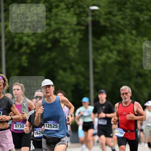 29.06.2025 - hella hamburg halbmarathon Dr. Thomas Lammeyer http://msf.ph/oto/8439597 29.06.2025 10:56:37 Kennedybrücke 1369, 1978, 3140, 3645, 4087, 4273, 4815, 5262, 5291, 6406, 6671, 6885, 6961, 6985, 7682, 7691, 7737, 8194, 8196, 8672, 9068, 9070, 9220, 9582, 9583, 9594, 9673, 9730, 10296, 10342, 10496, 10928, 11084, 11126, 11127, 11297, 11375 meine-sportfotos.de