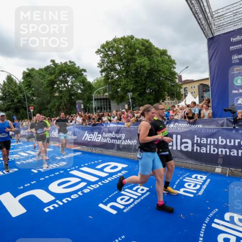 29.06.2025 - hella hamburg halbmarathon Zöllner http://msf.ph/oto/8439603 29.06.2025 10:55:45 Ziel 1120, 1143, 1834, 2955, 2982, 4897, 5021, 6924, 7221, 8255, 8618, 10212, 11039, 12483, 12515, 14365, 14909, 15896, 18064, 18190 meine-sportfotos.de
