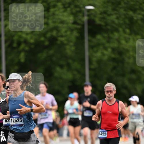 29.06.2025 - hella hamburg halbmarathon Dr. Thomas Lammeyer http://msf.ph/oto/8439620 29.06.2025 10:56:38 Kennedybrücke 1369, 1978, 3140, 3645, 4087, 4273, 4815, 5262, 5291, 6406, 6671, 6885, 6961, 6985, 7682, 7691, 7737, 8194, 8196, 8672, 9068, 9070, 9220, 9582, 9583, 9594, 9673, 9730, 10296, 10342, 10496, 10928, 11084, 11126, 11127, 11297, 11375 meine-sportfotos.de