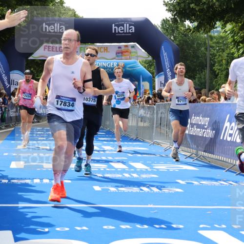 29.06.2025 - hella hamburg halbmarathon Strokosch-Dieckow http://msf.ph/oto/8439631 29.06.2025 10:41:13 Ziel 1136, 1570, 3332, 3618, 4205, 4303, 4380, 5387, 5709, 6901, 8122, 9659, 9711, 9815, 10375, 12434, 12895, 13876, 17834, 18764 meine-sportfotos.de