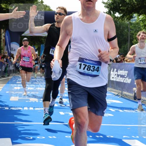 29.06.2025 - hella hamburg halbmarathon Strokosch-Dieckow http://msf.ph/oto/8439650 29.06.2025 10:41:14 Ziel 1570, 3332, 3618, 4205, 4303, 4380, 5387, 5709, 6771, 6901, 7432, 8122, 9659, 9711, 10375, 12434, 12895, 13876, 16816, 17834, 18764 meine-sportfotos.de