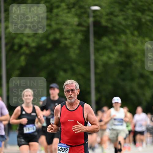 29.06.2025 - hella hamburg halbmarathon Dr. Thomas Lammeyer http://msf.ph/oto/8439672 29.06.2025 10:56:39 Kennedybrücke 1369, 1978, 3140, 3645, 4087, 4273, 4815, 5262, 5291, 6406, 6671, 6885, 6961, 6985, 7682, 7691, 7737, 8194, 8196, 8672, 9068, 9070, 9220, 9582, 9583, 9594, 9673, 9730, 10296, 10342, 10496, 10928, 11084, 11127, 11297, 11375 meine-sportfotos.de