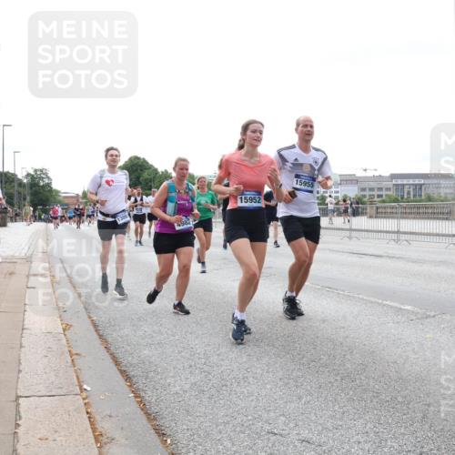 29.06.2025 - hella hamburg halbmarathon Lena Gebhardt http://msf.ph/oto/8439683 29.06.2025 10:29:13 Lombardsbrücke 1309, 4982, 15952, 15955, 1230, 1518, 1557, 1869, 2688, 3179, 3311, 3717, 4161, 4349, 4362, 4373, 4834, 4982, 5167, 5249, 5250, 6285, 6345, 6725, 7169, 7449, 8048, 8812, 9714, 10068, 10198, 10322, 10641, 10808, 11792, 11803, 11989, 12099, 12404, 12442, 12958, 13090, 13382, 14205, 14644, 15143, 15452, 15453, 15952, 15955, 16659, 16662, 16673, 16676, 17496, 18298, 18299, 18414 meine-sportfotos.de
