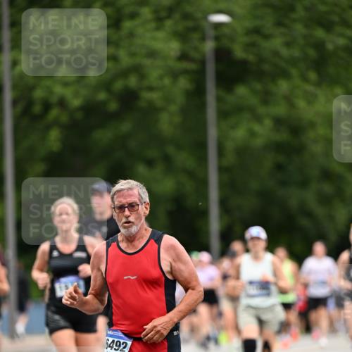 29.06.2025 - hella hamburg halbmarathon Dr. Thomas Lammeyer http://msf.ph/oto/8439689 29.06.2025 10:56:39 Kennedybrücke 1369, 1978, 3140, 3645, 4087, 4273, 4815, 5262, 5291, 6406, 6671, 6885, 6961, 6985, 7682, 7691, 7737, 8194, 8196, 8672, 9068, 9070, 9220, 9582, 9583, 9594, 9673, 9730, 10296, 10342, 10496, 10928, 11084, 11127, 11297, 11375 meine-sportfotos.de