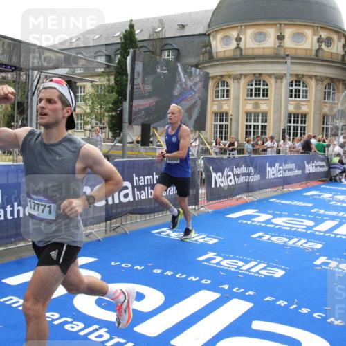 29.06.2025 - hella hamburg halbmarathon Michael Strokosch http://msf.ph/oto/8439693 29.06.2025 10:23:33 Ziel 35, 52, 9385, 16169, 17771 meine-sportfotos.de
