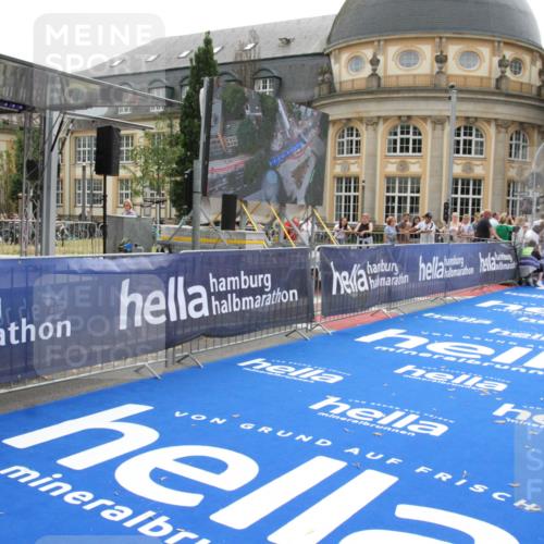 29.06.2025 - hella hamburg halbmarathon Michael Strokosch http://msf.ph/oto/8439717 29.06.2025 10:23:34 Ziel 35, 52, 9385, 16169, 17771 meine-sportfotos.de