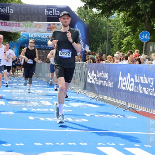 29.06.2025 - hella hamburg halbmarathon Strokosch-Dieckow http://msf.ph/oto/8439739 29.06.2025 10:41:12 Ziel 1136, 2568, 3332, 3618, 4205, 4303, 4380, 5387, 5709, 6901, 8122, 9659, 9711, 9815, 10375, 12434, 12895, 13268, 13876, 17834, 18764 meine-sportfotos.de