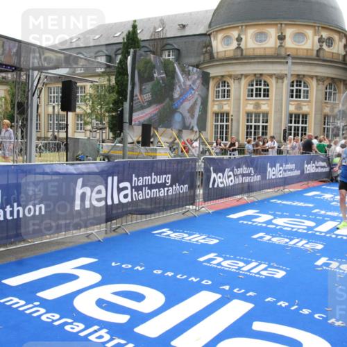 29.06.2025 - hella hamburg halbmarathon Michael Strokosch http://msf.ph/oto/8439740 29.06.2025 10:23:37 Ziel 7834, 16169 meine-sportfotos.de