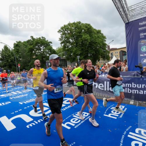 29.06.2025 - hella hamburg halbmarathon Zöllner http://msf.ph/oto/8439741 29.06.2025 10:55:46 Ziel 1120, 1143, 1834, 2955, 4897, 5021, 6569, 6924, 7221, 8255, 8618, 10212, 11039, 12483, 12515, 12858, 14365, 14909, 15896, 18064, 18190 meine-sportfotos.de