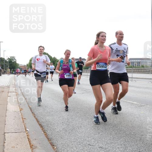 29.06.2025 - hella hamburg halbmarathon Lena Gebhardt http://msf.ph/oto/8439766 29.06.2025 10:29:13 Lombardsbrücke 13090, 4982, 15952, 1230, 1518, 1557, 1869, 2688, 3179, 3311, 3717, 4161, 4349, 4362, 4373, 4834, 4982, 5167, 5249, 5250, 6285, 6345, 6725, 7169, 7449, 8048, 8812, 9714, 10068, 10198, 10322, 10641, 10808, 11792, 11803, 11989, 12099, 12404, 12442, 12958, 13090, 13382, 14205, 14644, 15143, 15452, 15453, 15952, 15955, 16659, 16662, 16673, 16676, 17496, 18298, 18299, 18414 meine-sportfotos.de