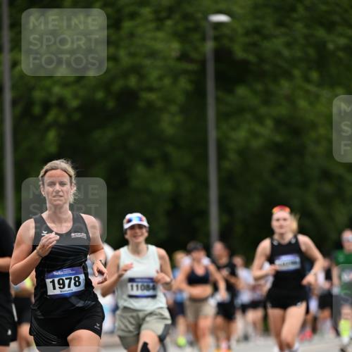29.06.2025 - hella hamburg halbmarathon Dr. Thomas Lammeyer http://msf.ph/oto/8439788 29.06.2025 10:56:41 Kennedybrücke 1369, 1978, 2308, 3140, 3645, 4087, 4273, 4815, 5262, 5291, 6406, 6671, 6885, 6961, 6985, 7682, 7691, 7737, 8194, 8196, 8672, 9068, 9070, 9220, 9583, 9594, 9673, 9730, 10296, 10342, 10496, 10634, 10928, 11084, 11297, 11375 meine-sportfotos.de
