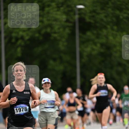 29.06.2025 - hella hamburg halbmarathon Dr. Thomas Lammeyer http://msf.ph/oto/8439796 29.06.2025 10:56:41 Kennedybrücke 1369, 1978, 2308, 3140, 3645, 4087, 4273, 4815, 5262, 5291, 6406, 6671, 6885, 6961, 6985, 7682, 7691, 7737, 8194, 8196, 8672, 9068, 9070, 9220, 9583, 9594, 9673, 9730, 10296, 10342, 10496, 10634, 10928, 11084, 11297, 11375 meine-sportfotos.de