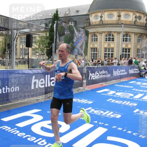29.06.2025 - hella hamburg halbmarathon Michael Strokosch http://msf.ph/oto/8439799 29.06.2025 10:23:39 Ziel 7834, 16169 meine-sportfotos.de