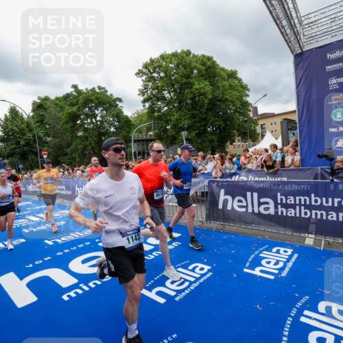 29.06.2025 - hella hamburg halbmarathon Zöllner http://msf.ph/oto/8439812 29.06.2025 10:55:48 Ziel 1143, 1834, 4897, 5021, 6569, 6924, 7221, 8255, 8618, 10212, 12483, 12858, 13474, 14365, 14909, 16401, 16434, 16786, 18125, 18190, 19047 meine-sportfotos.de