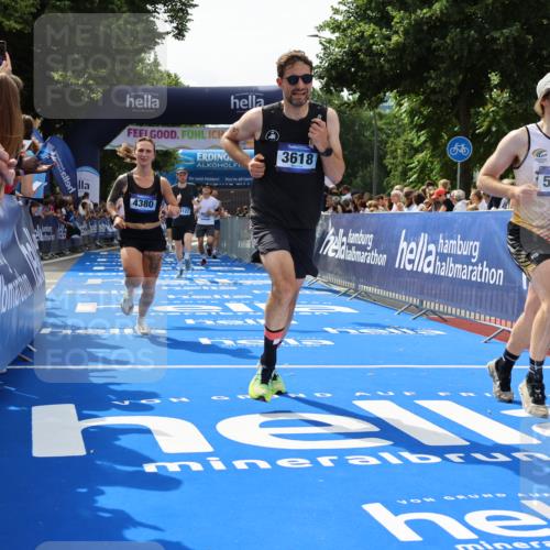 29.06.2025 - hella hamburg halbmarathon Strokosch-Dieckow http://msf.ph/oto/8439837 29.06.2025 10:41:09 Ziel 1136, 2568, 3332, 3618, 4205, 4380, 4871, 5387, 5709, 6683, 6901, 8122, 9358, 9659, 9711, 9815, 10375, 12434, 12895, 13268, 17100, 17620, 17834, 17971, 18045, 18049 meine-sportfotos.de