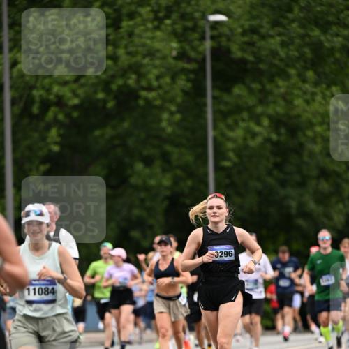 29.06.2025 - hella hamburg halbmarathon Dr. Thomas Lammeyer http://msf.ph/oto/8439849 29.06.2025 10:56:42 Kennedybrücke 1369, 1978, 2308, 2593, 3140, 3645, 4087, 4273, 4815, 5262, 5291, 6406, 6671, 6885, 6961, 6985, 7682, 7691, 7737, 8194, 8196, 8672, 9068, 9070, 9220, 9594, 9673, 9730, 10296, 10342, 10496, 10634, 10928, 11084, 11297, 11375 meine-sportfotos.de