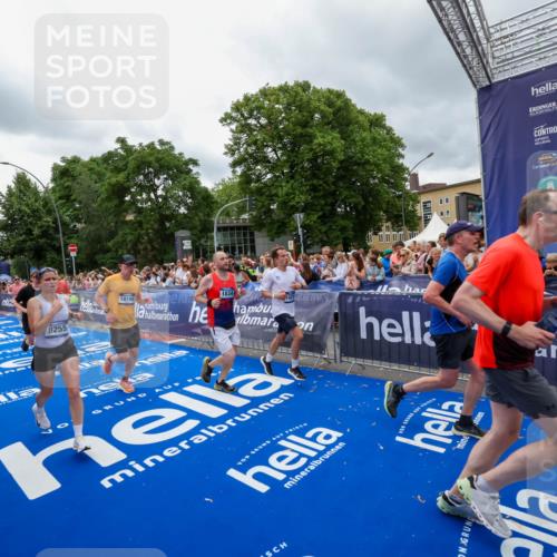29.06.2025 - hella hamburg halbmarathon Zöllner http://msf.ph/oto/8439850 29.06.2025 10:55:48 Ziel 1143, 1834, 4897, 5021, 6569, 6924, 7221, 8255, 8618, 10212, 12483, 12858, 13474, 14365, 14909, 16401, 16434, 16786, 18125, 18190, 19047 meine-sportfotos.de