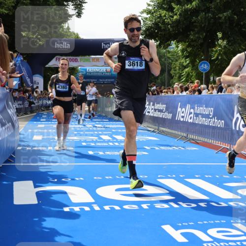29.06.2025 - hella hamburg halbmarathon Strokosch-Dieckow http://msf.ph/oto/8439857 29.06.2025 10:41:09 Ziel 1136, 2568, 3332, 3618, 4205, 4380, 4871, 5387, 5709, 6683, 6901, 8122, 9358, 9659, 9711, 9815, 10375, 12434, 12895, 13268, 17100, 17620, 17834, 17971, 18045, 18049 meine-sportfotos.de