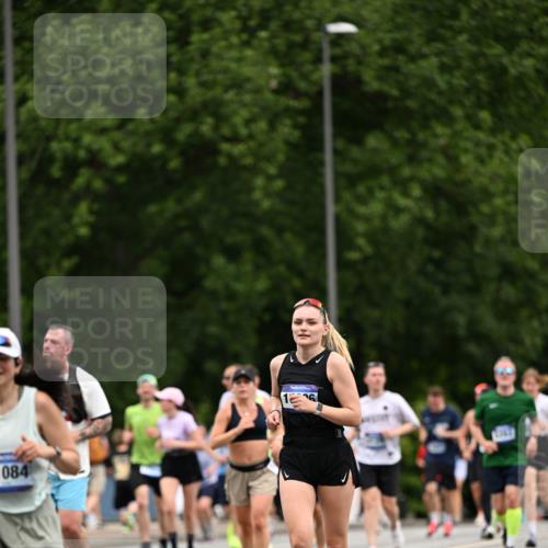 29.06.2025 - hella hamburg halbmarathon Dr. Thomas Lammeyer http://msf.ph/oto/8439874 29.06.2025 10:56:42 Kennedybrücke 1369, 1978, 2308, 2593, 3140, 3645, 4087, 4273, 4815, 5262, 5291, 6406, 6671, 6885, 6961, 6985, 7682, 7691, 7737, 8194, 8196, 8672, 9068, 9070, 9220, 9594, 9673, 9730, 10296, 10342, 10496, 10634, 10928, 11084, 11297, 11375 meine-sportfotos.de