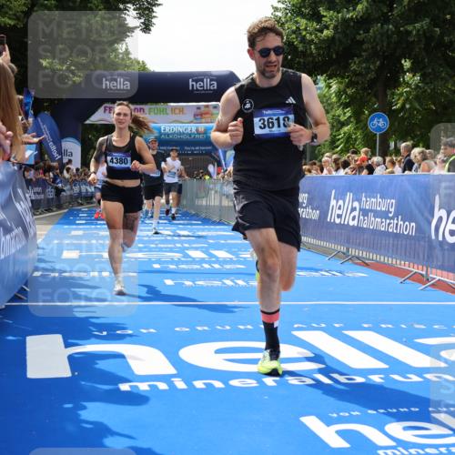 29.06.2025 - hella hamburg halbmarathon Strokosch-Dieckow http://msf.ph/oto/8439899 29.06.2025 10:41:09 Ziel 1136, 2568, 3332, 3618, 4205, 4380, 4871, 5387, 5709, 6683, 6901, 8122, 9358, 9659, 9711, 9815, 10375, 12434, 12895, 13268, 17100, 17620, 17834, 17971, 18045, 18049 meine-sportfotos.de
