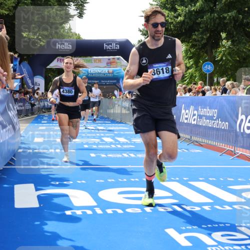29.06.2025 - hella hamburg halbmarathon Strokosch-Dieckow http://msf.ph/oto/8439917 29.06.2025 10:41:09 Ziel 1136, 2568, 3332, 3618, 4205, 4380, 4871, 5387, 5709, 6683, 6901, 8122, 9358, 9659, 9711, 9815, 10375, 12434, 12895, 13268, 17100, 17620, 17834, 17971, 18045, 18049 meine-sportfotos.de