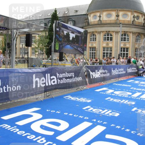 29.06.2025 - hella hamburg halbmarathon Michael Strokosch http://msf.ph/oto/8439926 29.06.2025 10:23:45 Ziel 5301, 7834, 9151 meine-sportfotos.de
