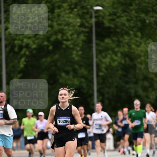 29.06.2025 - hella hamburg halbmarathon Dr. Thomas Lammeyer http://msf.ph/oto/8439933 29.06.2025 10:56:43 Kennedybrücke 1369, 1978, 2308, 2593, 3140, 3645, 4087, 4273, 4815, 5262, 5291, 6406, 6671, 6885, 6961, 6985, 7682, 7691, 7737, 8194, 8196, 8250, 8251, 8672, 9068, 9070, 9220, 9594, 9673, 9730, 10296, 10342, 10496, 10634, 10928, 11084, 11297, 11375 meine-sportfotos.de